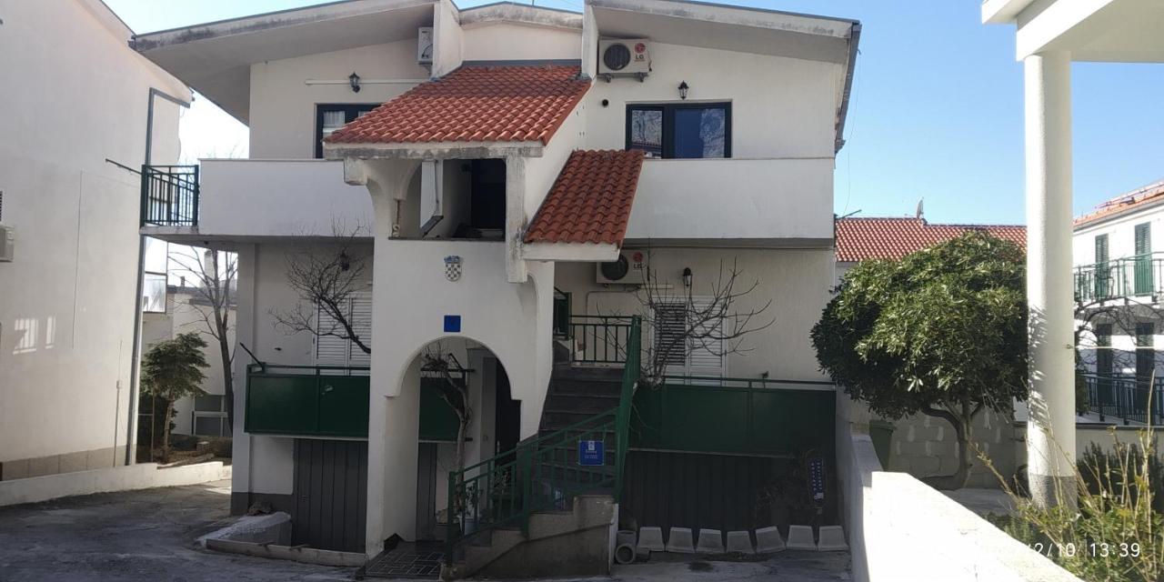 Rooms Tia Baška Voda Buitenkant foto