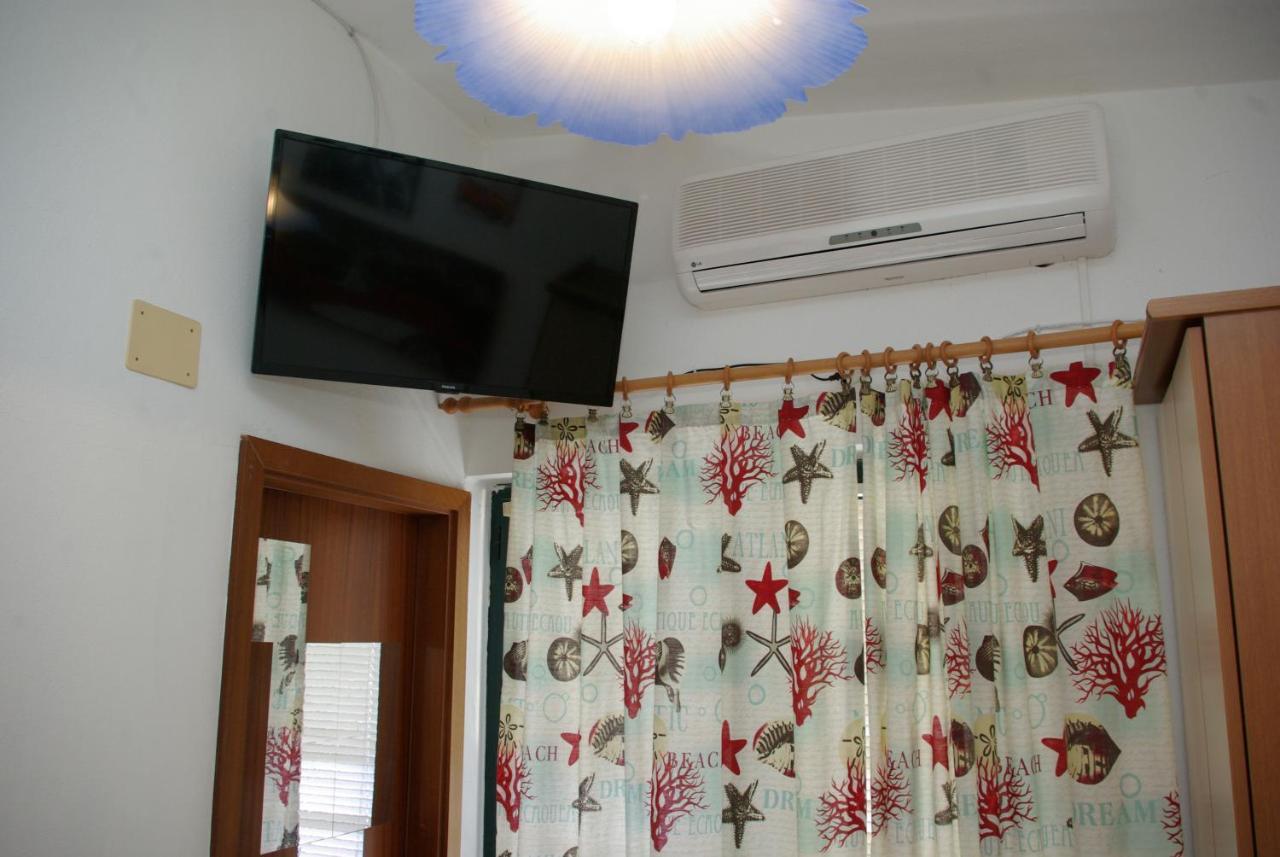 Rooms Tia Baška Voda Buitenkant foto