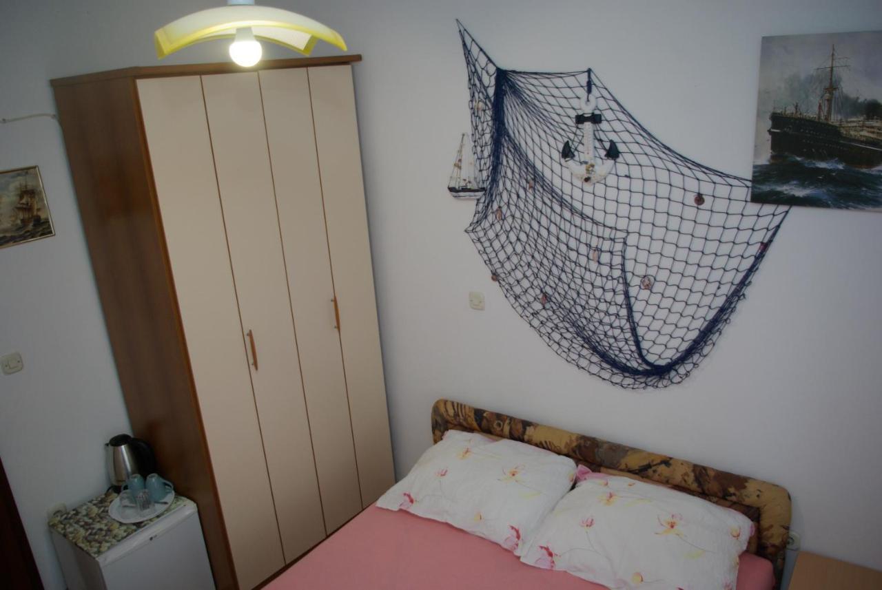 Rooms Tia Baška Voda Buitenkant foto