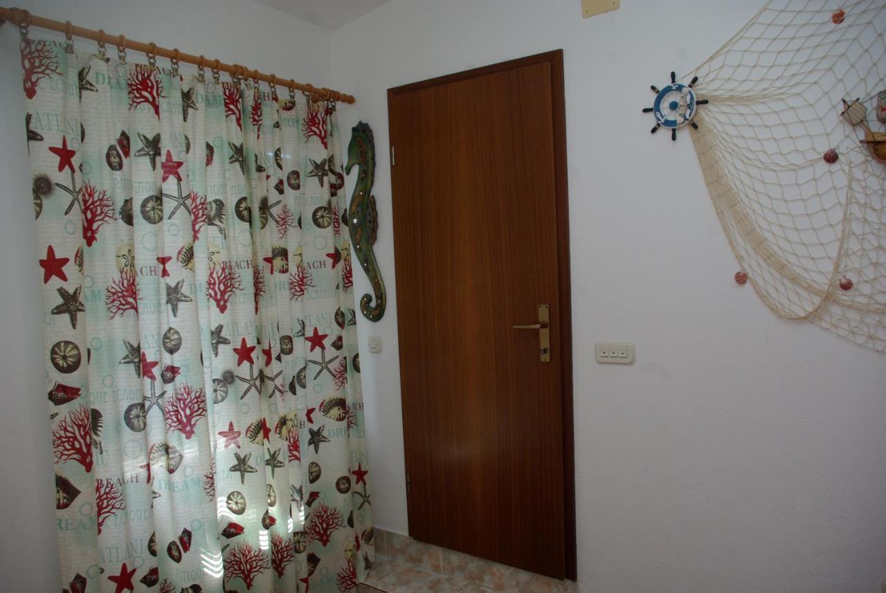 Rooms Tia Baška Voda Buitenkant foto