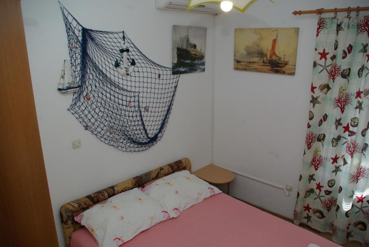 Rooms Tia Baška Voda Buitenkant foto