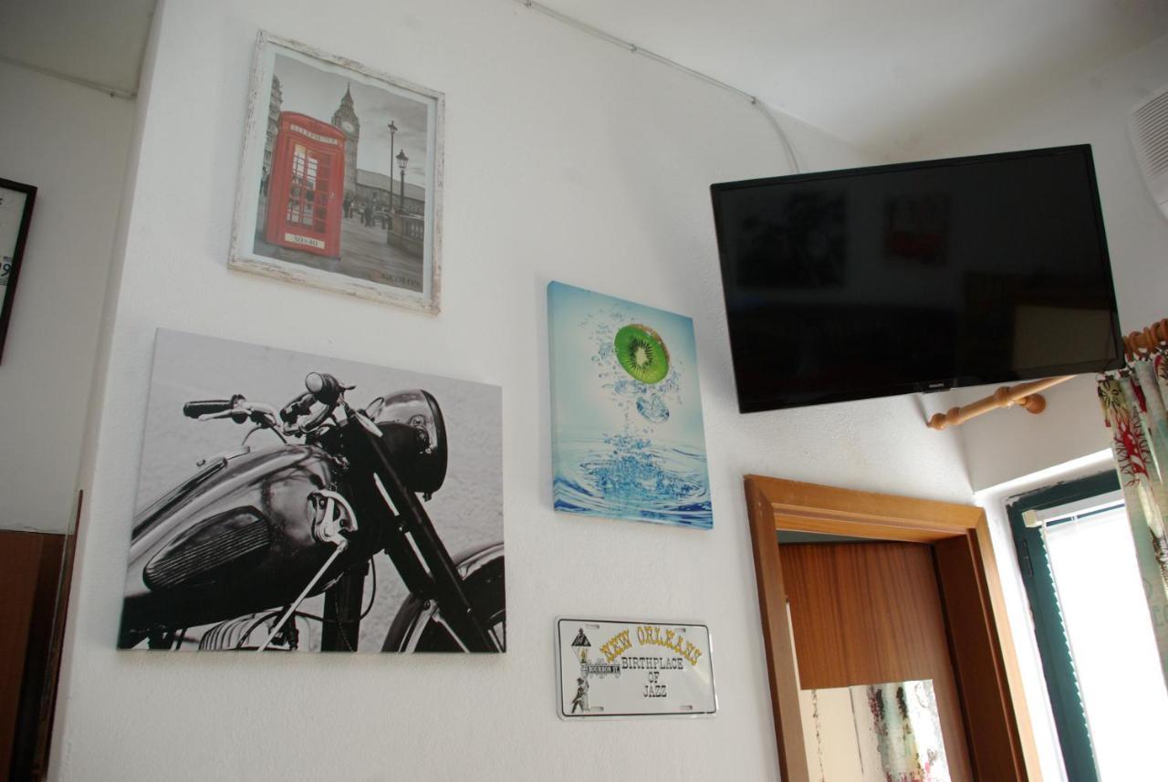 Rooms Tia Baška Voda Buitenkant foto