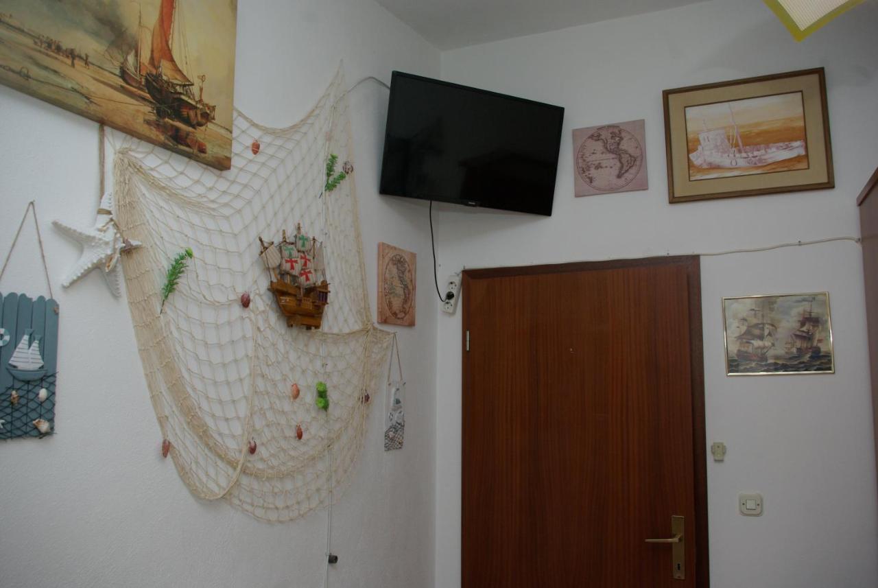 Rooms Tia Baška Voda Buitenkant foto