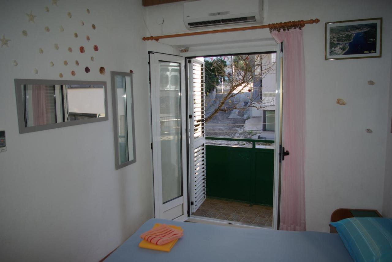 Rooms Tia Baška Voda Buitenkant foto