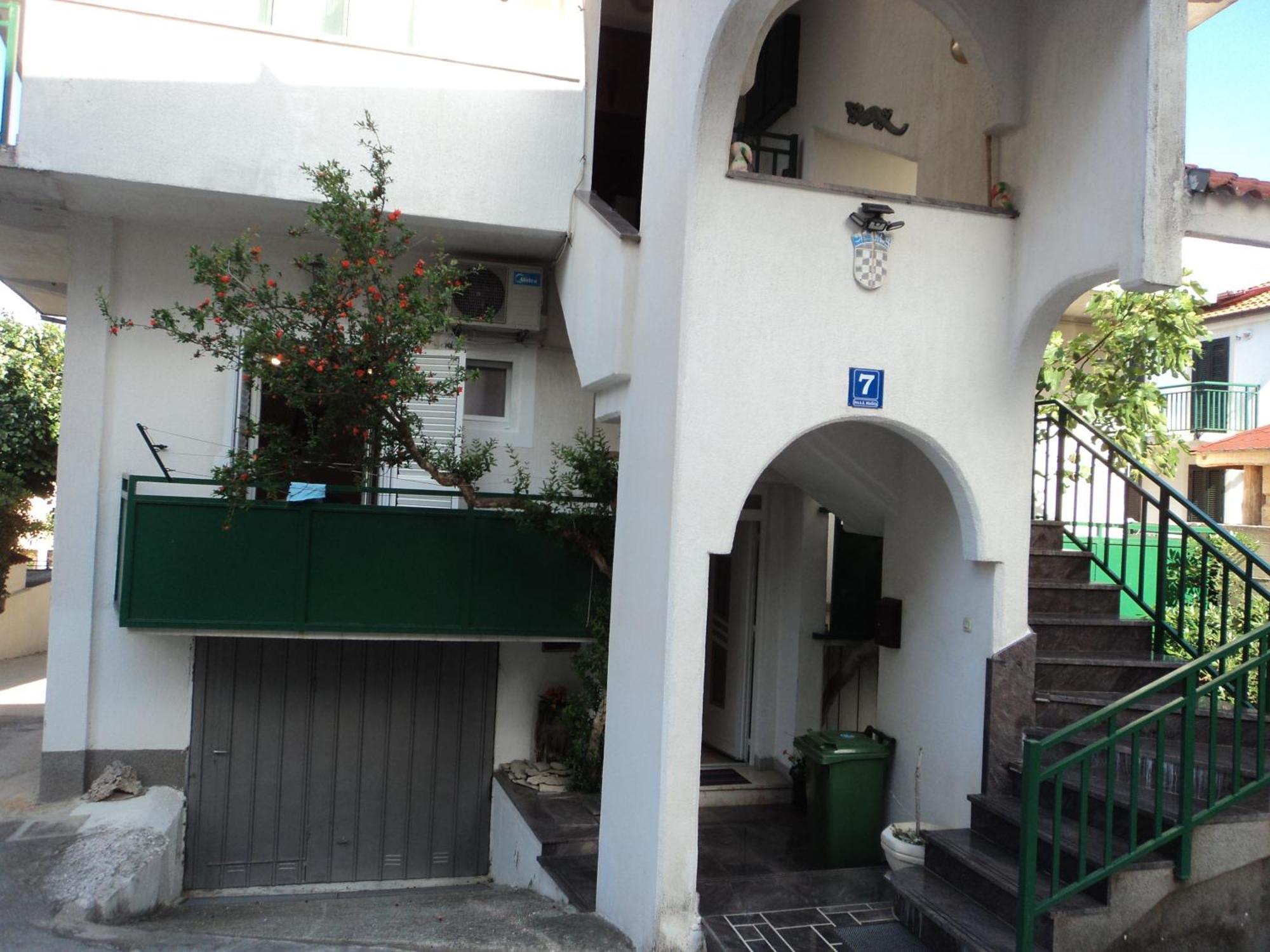 Rooms Tia Baška Voda Buitenkant foto